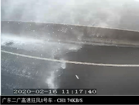 狂风吹雪车