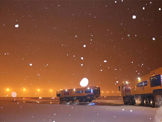 狂风吹雪车