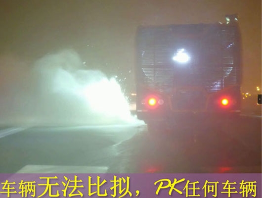 狂风吹雪车